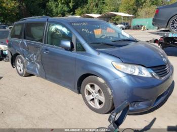  Salvage Toyota Sienna