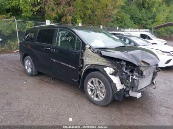  Salvage Toyota Sienna