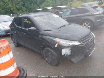  Salvage Nissan Kicks