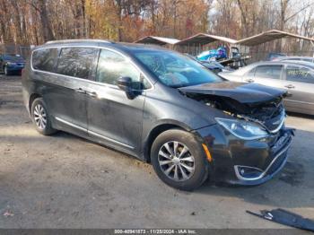  Salvage Chrysler Pacifica