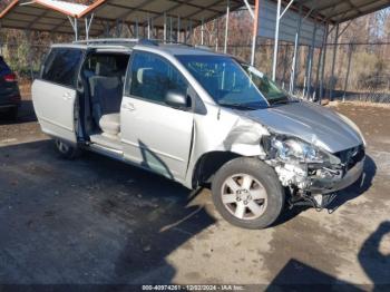  Salvage Toyota Sienna