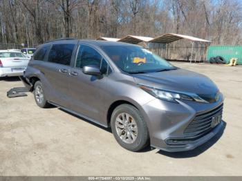  Salvage Toyota Sienna
