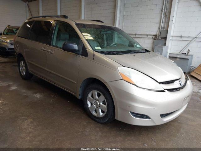  Salvage Toyota Sienna