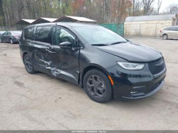  Salvage Chrysler Pacifica