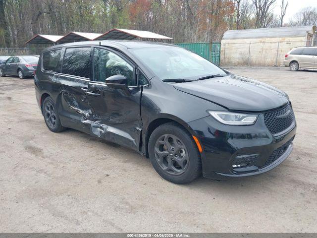  Salvage Chrysler Pacifica