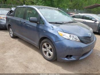  Salvage Toyota Sienna