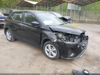  Salvage Nissan Kicks