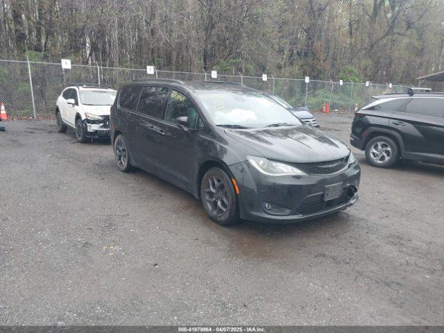  Salvage Chrysler Pacifica