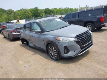  Salvage Nissan Kicks
