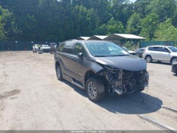  Salvage Toyota Sienna