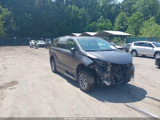  Salvage Toyota Sienna