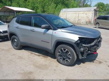  Salvage Jeep Compass