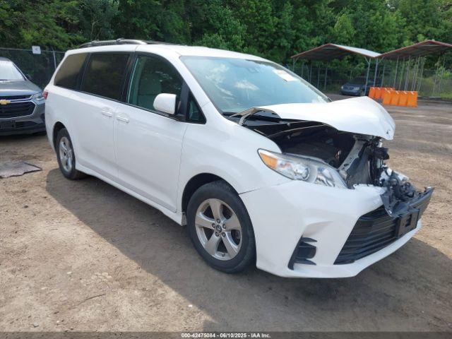  Salvage Toyota Sienna