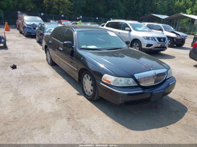 Salvage Lincoln Towncar