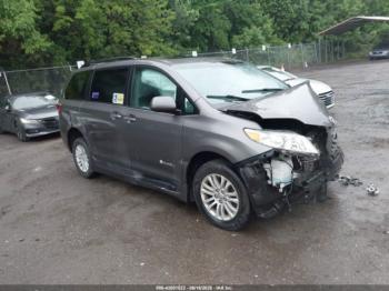  Salvage Toyota Sienna