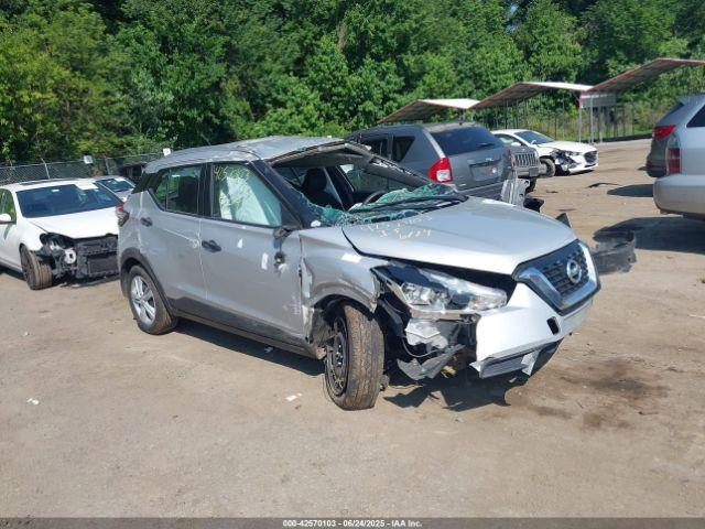  Salvage Nissan Kicks