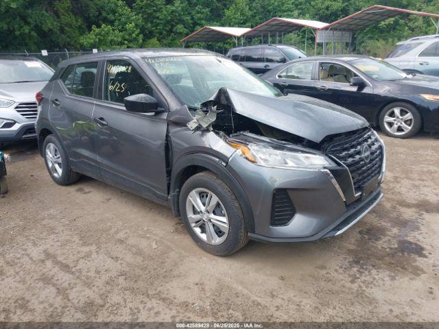  Salvage Nissan Kicks