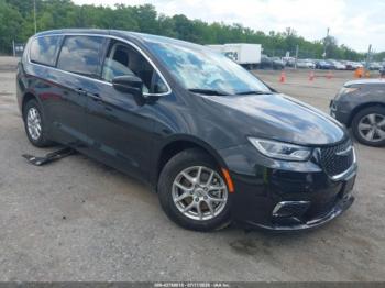 Salvage Chrysler Pacifica