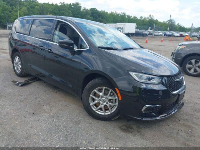  Salvage Chrysler Pacifica
