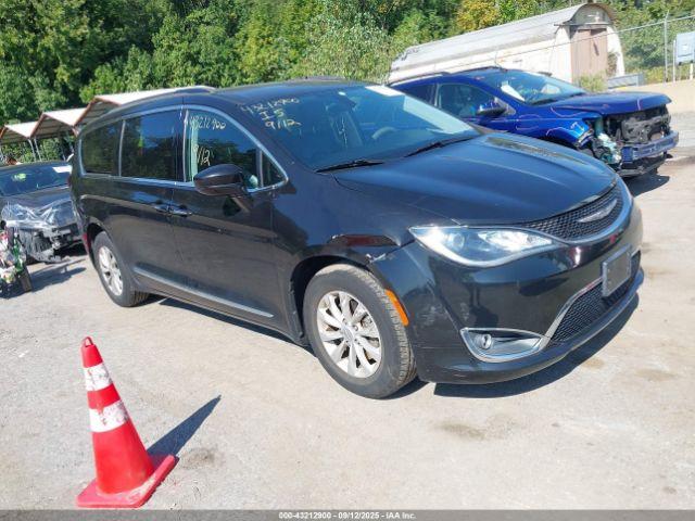  Salvage Chrysler Pacifica