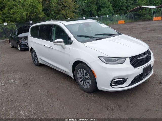  Salvage Chrysler Pacifica