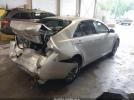 Toyota Camry Le Image 4