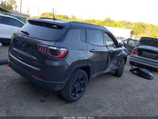 Jeep Compass Trailhawk 4x4 Image 16