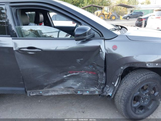 Jeep Compass Trailhawk 4x4 Image 6