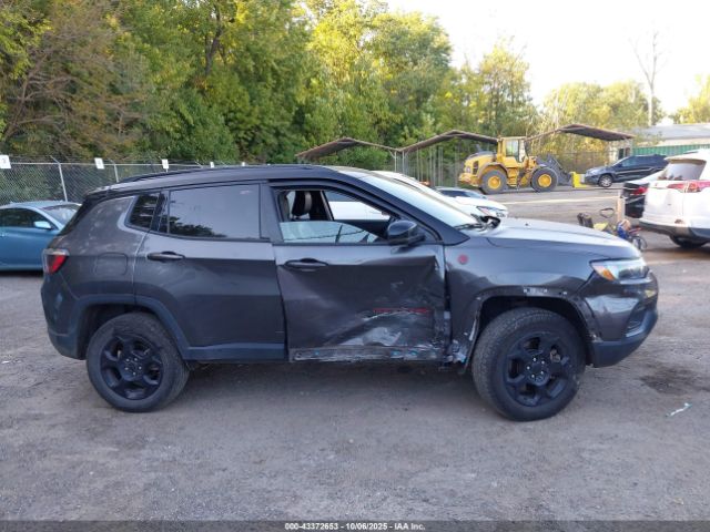 Jeep Compass Trailhawk 4x4 Image 2