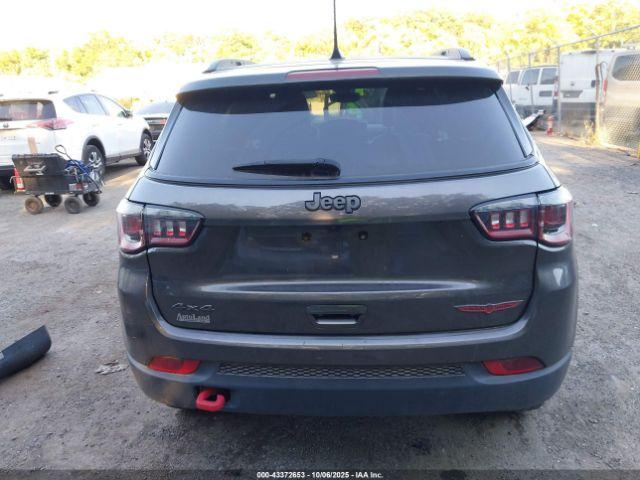 Jeep Compass Trailhawk 4x4 Image 14