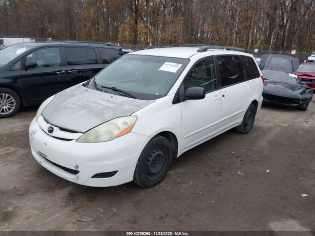 Toyota Sienna Le Image 2