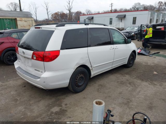 Toyota Sienna Le Image 3