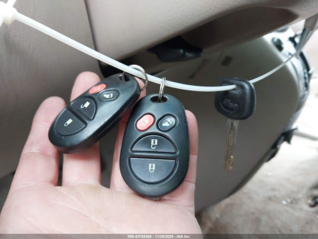 Toyota Sienna Le Image 7