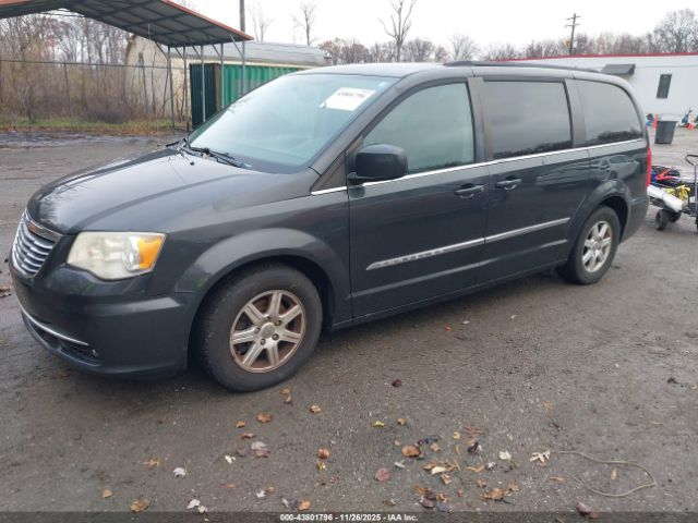 Chrysler Town & Country Touring Image 4