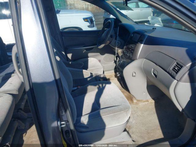 Toyota Sienna Ce Image 12