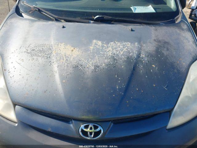 Toyota Sienna Ce Image 7