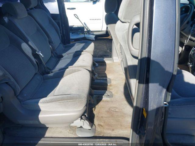 Toyota Sienna Ce Image 5