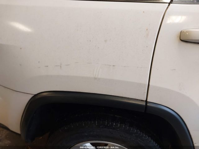 Jeep Grand Cherokee Laredo Image 4