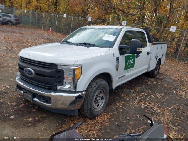 Ford F-350 Xl Image 4