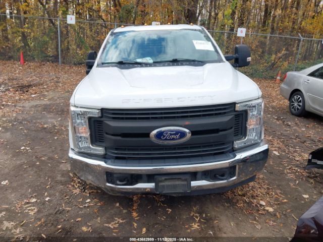 Ford F-350 Xl Image 9