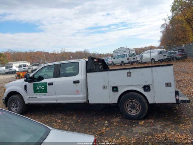 Ford F-350 Xl Image 11