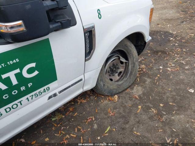 Ford F-350 Xl Image 14