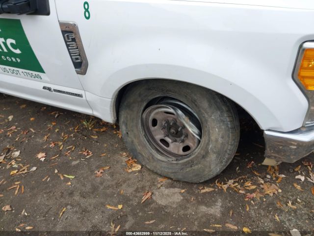 Ford F-350 Xl Image 17