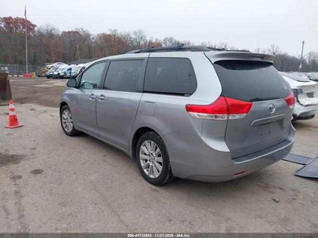 Toyota Sienna Xle 7 Passenger Image 2