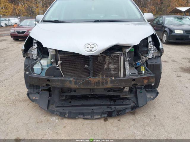 Toyota Sienna Xle 7 Passenger Image 4