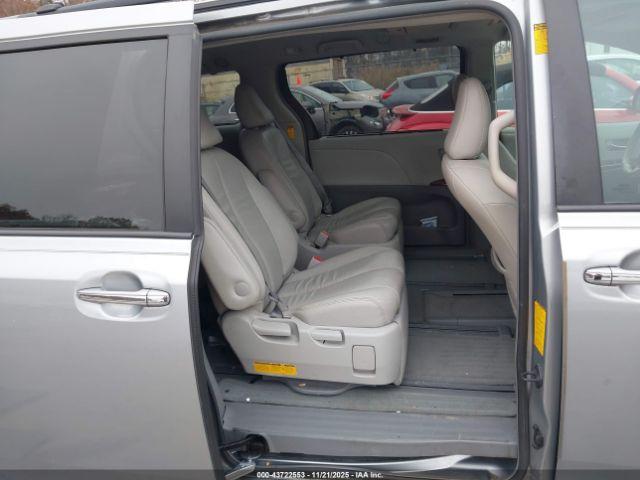 Toyota Sienna Xle 7 Passenger Image 8