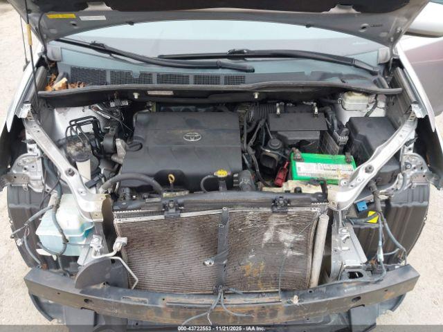 Toyota Sienna Xle 7 Passenger Image 9