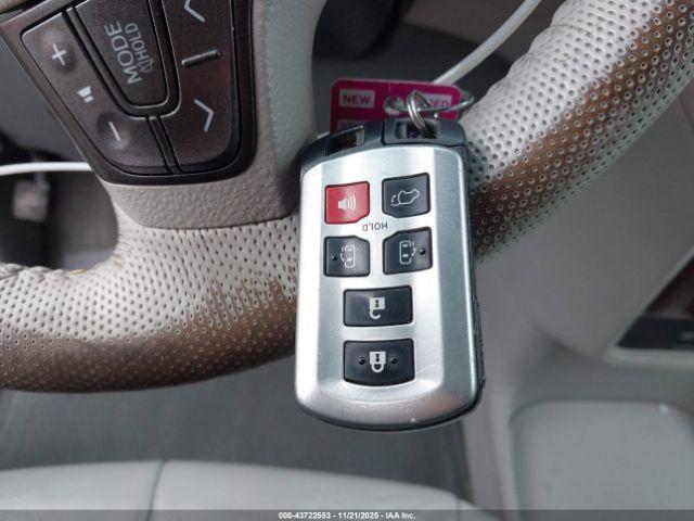 Toyota Sienna Xle 7 Passenger Image 14