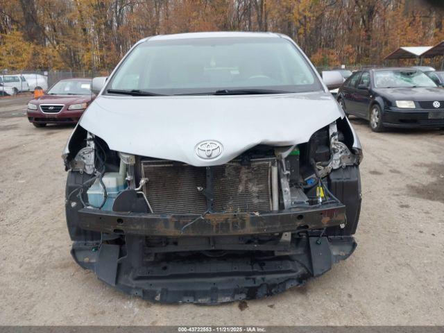 Toyota Sienna Xle 7 Passenger Image 13