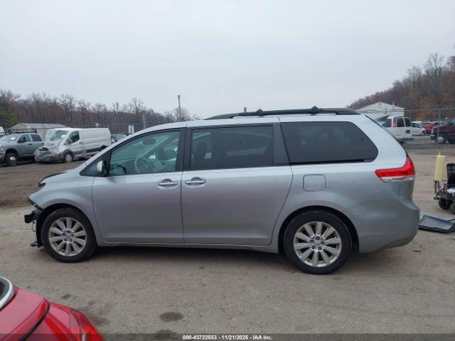 Toyota Sienna Xle 7 Passenger Image 11